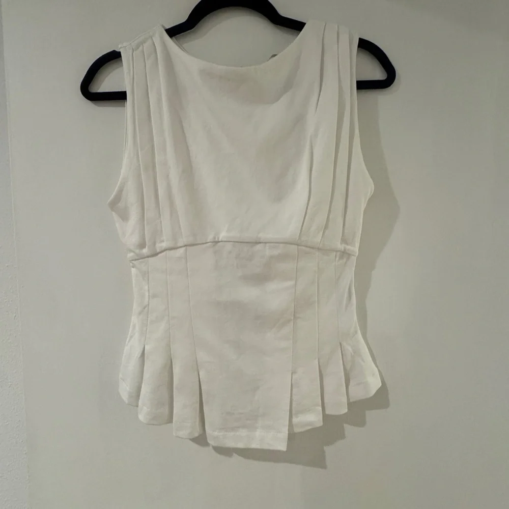 NWT Zara Elegant White Peplum Sleeveless Blouse - Picture 1 of 3